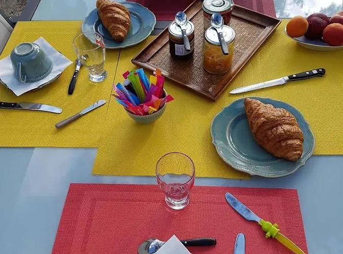 A L'ombre Des Pins *